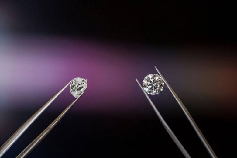 <br />
Чем алмаз отличается от бриллианта?                