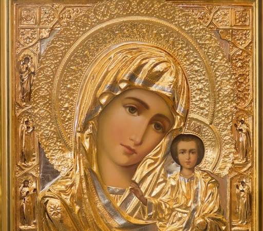 <br />
День Казанской иконы Божьей Матери и молитва к ней                
