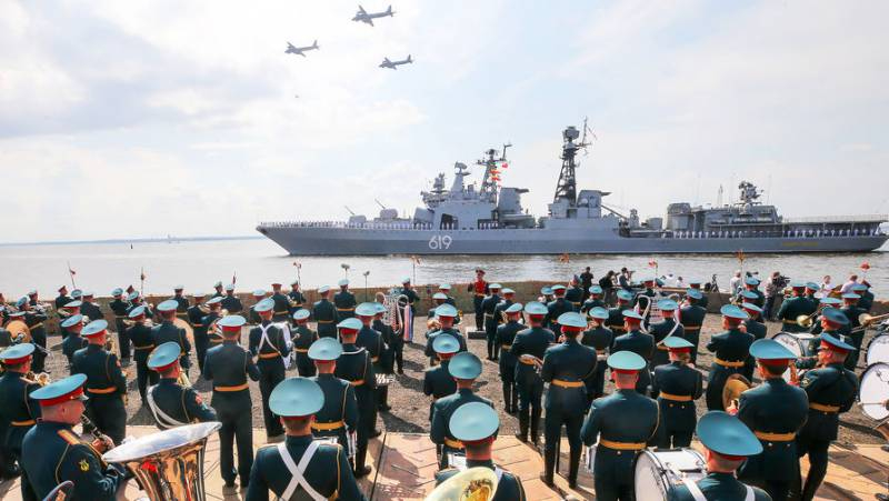 <br />
День ВМФ в Санкт-Петербурге в 2021 году: когда и где пройдет парад                