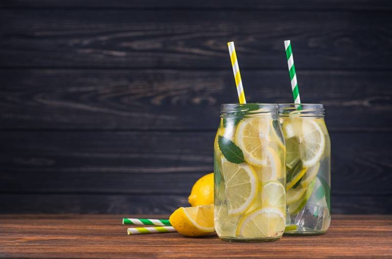 <br />
Как и что нужно пить в летнюю жару, чтобы не навредить здоровью                