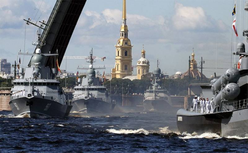 <br />
Ко дню ВМФ в России в 2021 году изменят флаги кораблей                
