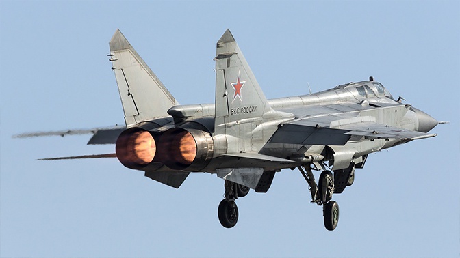 МиГ-31 и Су-35 сопроводили стратегические бомбардировщики США над Беринговым морем