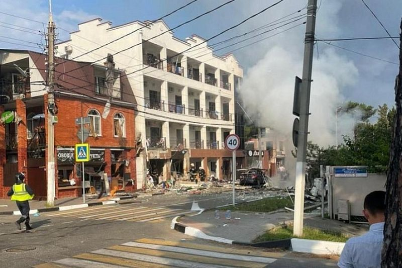 Минимум пять домов повреждены после взрыва газа в гостинице Геленджика — последние новости