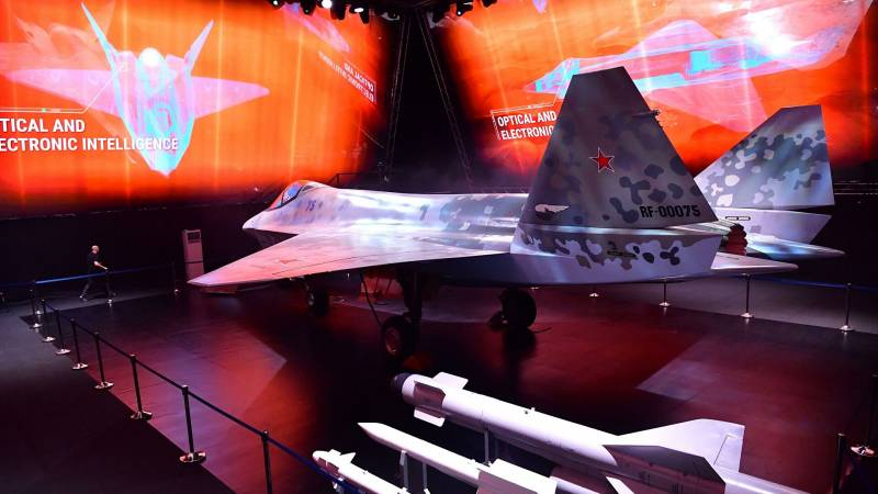 <br />
Новый российский истребитель представили на выставке МАКС-2021                