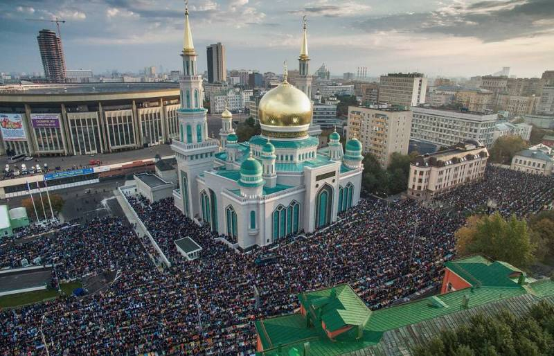 <br />
Праздник Курбан-Байрам в июле 2021 года стал официальным выходным в российских регионах                