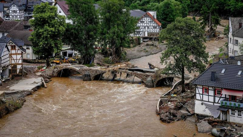 <br />
В Германии число жертв от наводнения превысило 150 человек                