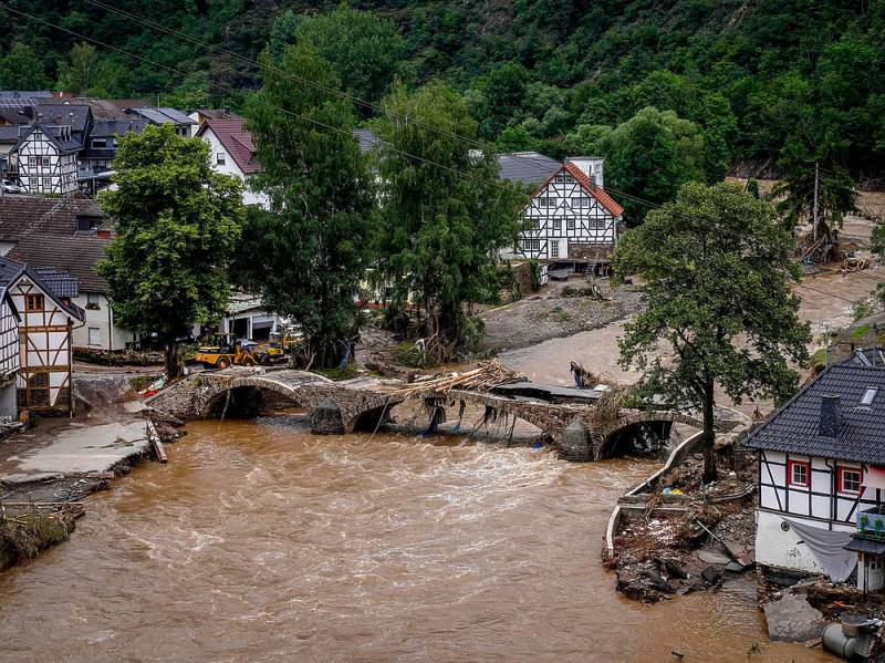 <br />
В Германии продолжает расти число погибших и пропавших без вести из-за потопа                