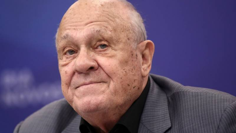 <br />
В России на 82-м году жизни скончался режиссер, актер и сценарист Владимир Меньшов                
