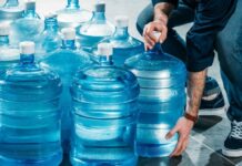 Почему выгодно заказывать воду с доставкой на дом?