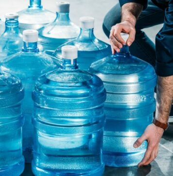 Почему выгодно заказывать воду с доставкой на дом?