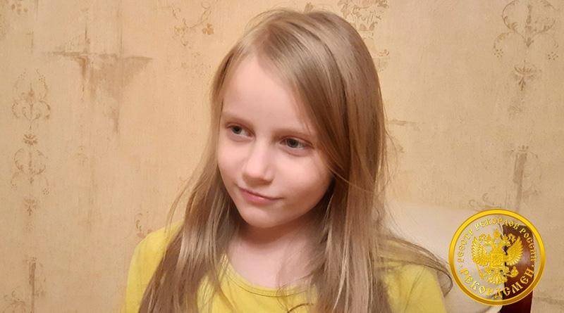 <br />
Восьмилетняя Алиса Теплякова сдала ЕГЭ и получила аттестат за 11 класс                