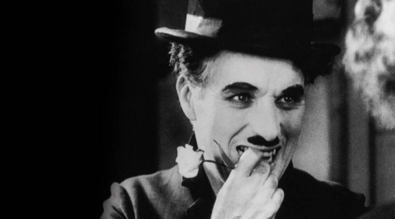<br />
Зачем Чарли Чаплин разбил фужеры Наполеона Бонапарта, и при чём тут русские                
