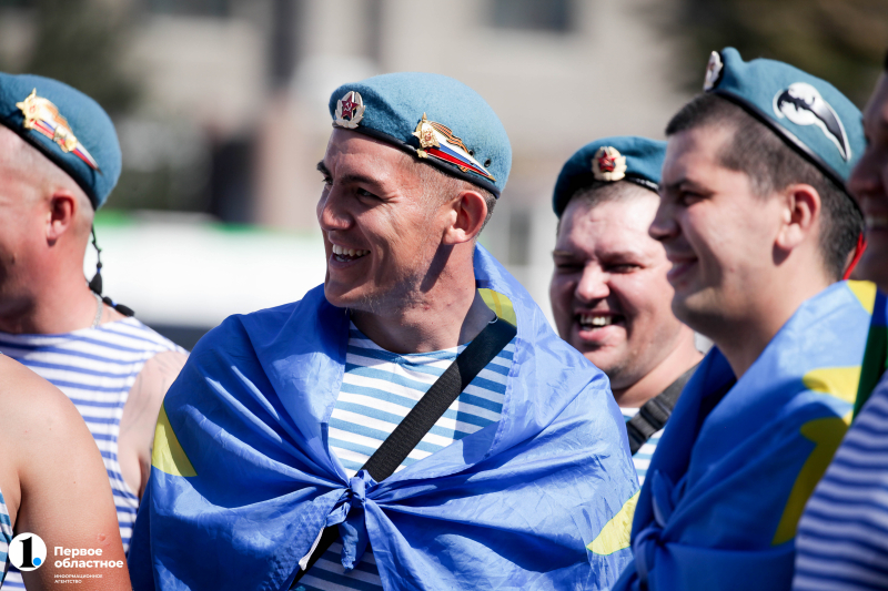 Алексей Текслер поздравил южноуральцев с Днем Воздушно-десантных войск