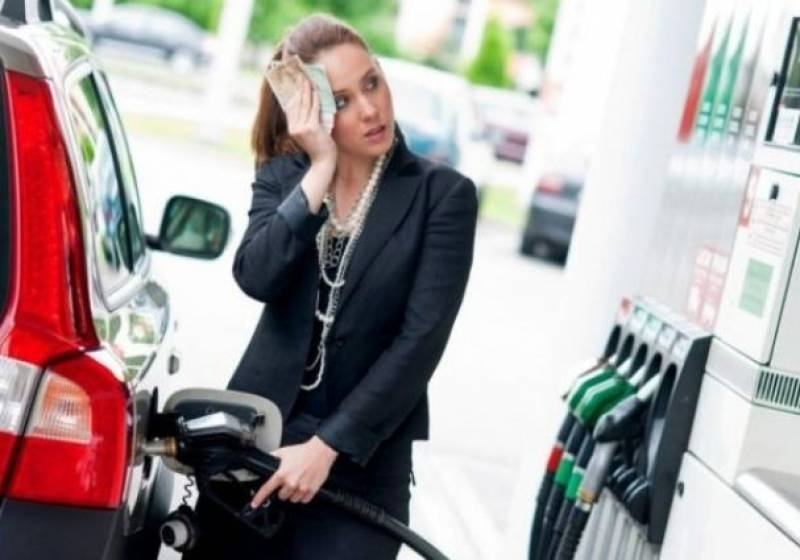 <br />
Бензин снова подорожал: каковы причины и что собирается делать правительство                