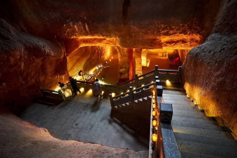 <br />
«Девятое чудо света» из Китая: загадки пещерного комплекса Лонгью                