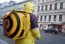 Как устроиться курьером в Яндекс Еда?