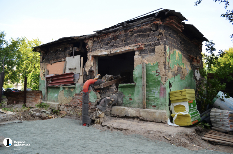 Фоторепортаж: в Челябинске достраивают дом пострадавших дольщиков на улице Доватора