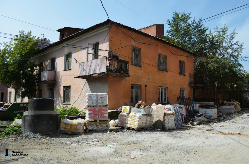 Фоторепортаж: в Челябинске достраивают дом пострадавших дольщиков на улице Доватора