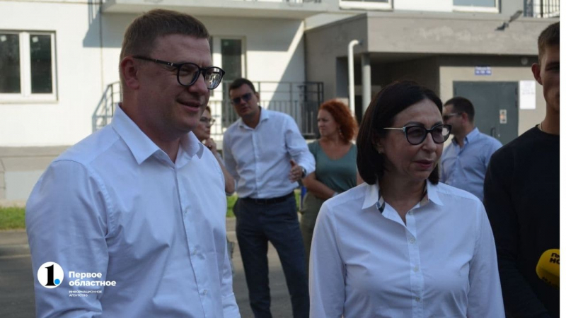Губернатор Челябинской области вручил жителям аварийных домов и сиротам  ключи от новых квартир