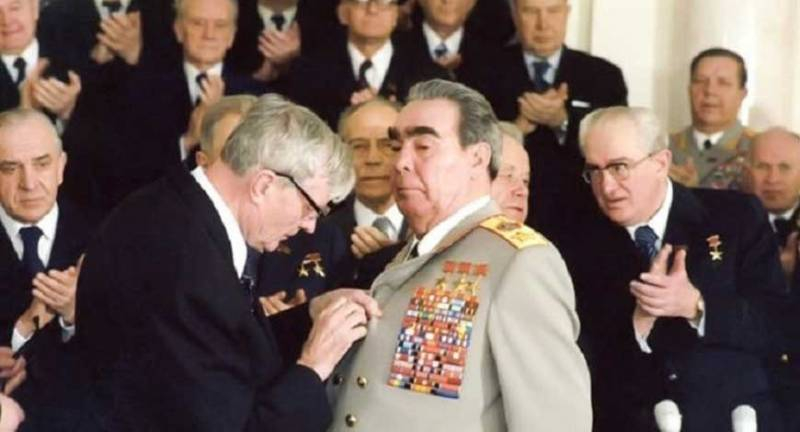 <br />
История советского ордена «Победа», который отозвали у Брежнева после того, как генсека не стало                