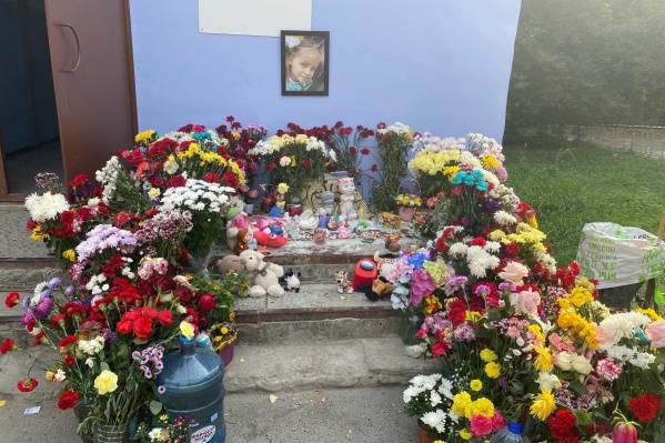 <br />
Известны дата и место похорон убитой 9-летней школьницы Насти Муравьевой из Тюмени                