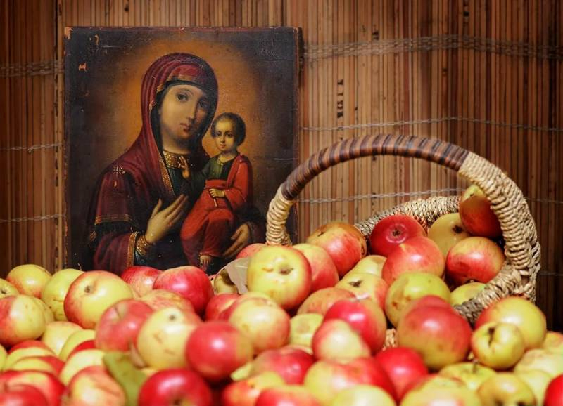 <br />
Яблочный Спас 2021, традиции праздника и народные поверья                