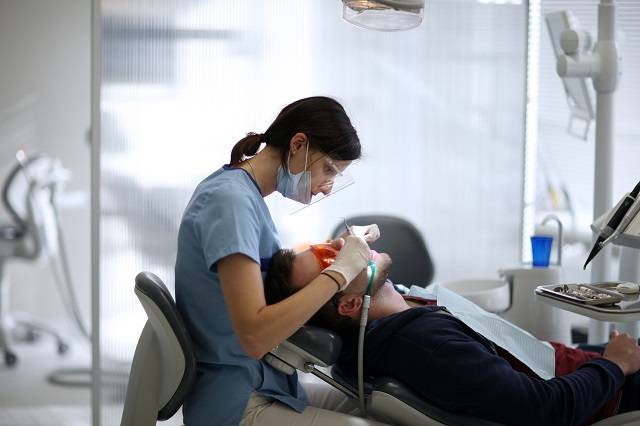 <br />
Как удалить зубной нерв без боли и последствий                