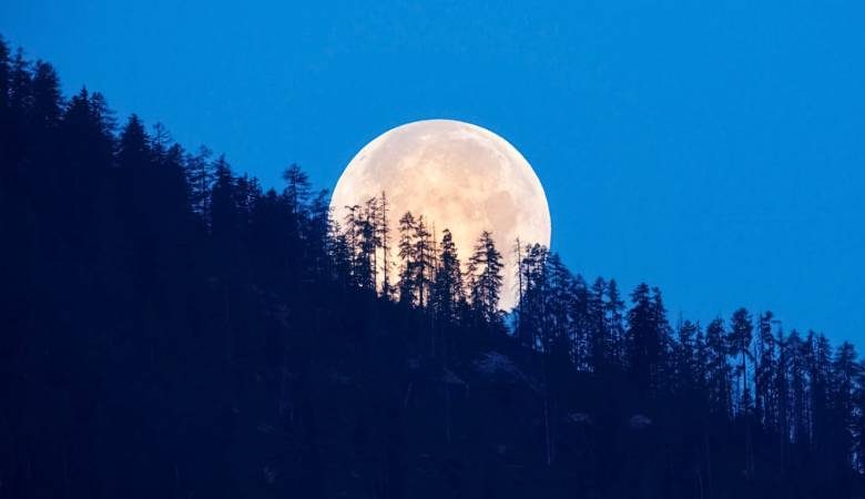 <br />
Осетровое Полнолуние или Голубая Луна 22 августа 2021 года: в чем особенности небесного события                