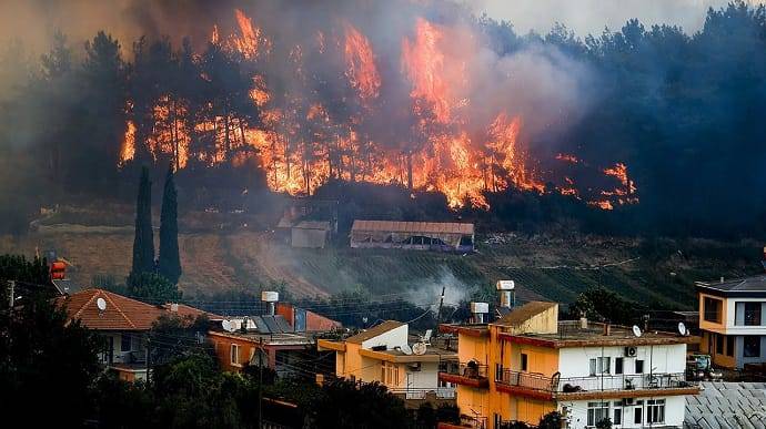 <br />
Пожары в Турции находятся под полным контролем пожарных служб                