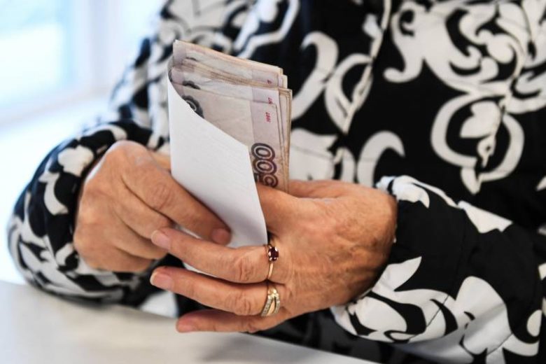 <br />
Президент России подписал указ о единовременном пособии пенсионерам в 2021 году                