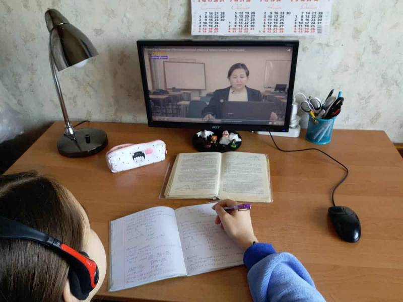 <br />
Родители московских школьников готовятся к дистанционному обучению в сентябре 2021 года                