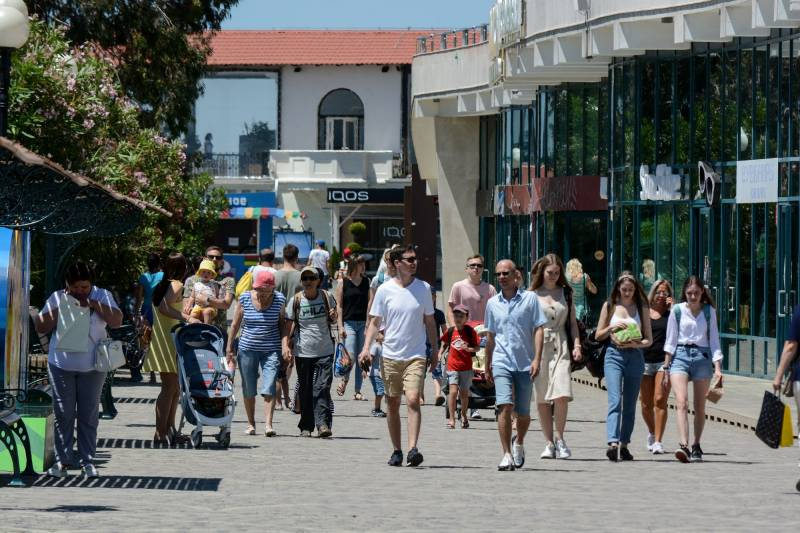 С 1 августа в Краснодарском крае будут штрафовать туристов за отказ от вакцинации