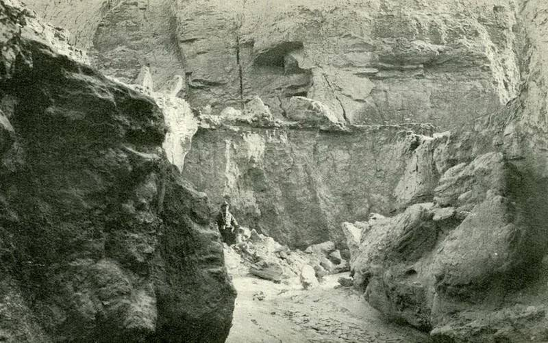 <br />
Советским альпинистам удалось раскрыть многовековую загадку скальной пещеры на Памире                