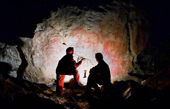 <br />
Советским альпинистам удалось раскрыть многовековую загадку скальной пещеры на Памире                
