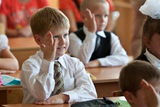 <br />
В России предлагают начать обучение в школах с 1 августа                