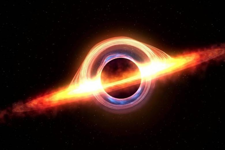 <br />
За черной дырой астрономы впервые за 50 лет исследований зафиксировали свет                