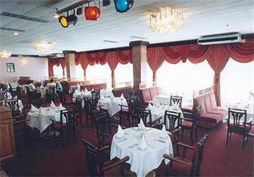 <br />
Залы для «особых гостей» и плата за вход: чем удивляли советские рестораны, и что в них стоило дороже всего                