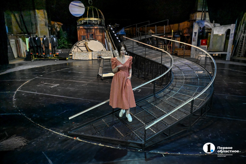 Человек-поезд и путь самурая: как в челябинском театре поставили романтичную «Безымянную звезду»