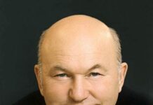 День рождения Юрия Лужкова выбран датой открытия памятника на его могиле