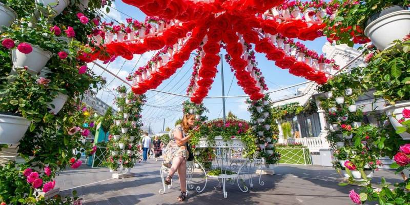 <br />
Фестиваль «Цветочный джем» в 2021 году украсил Москву оригинальными композициями                