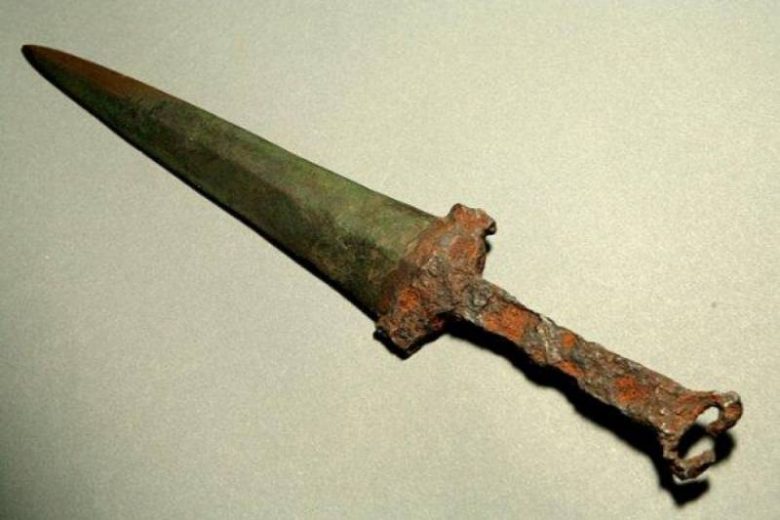<br />
На пункте приема металлолома в Красноярском крае обнаружили меч железного века                