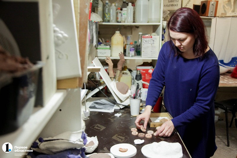 Пластический гример из Челябинска создает экзопротезы для людей без ушей и пальцев