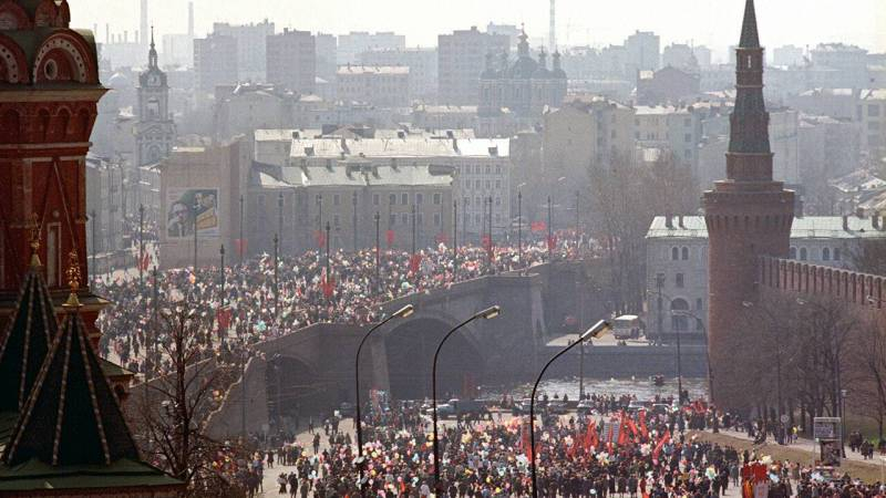 <br />
Почему распался СССР: свою версию озвучил бывший помощник Горбачева                