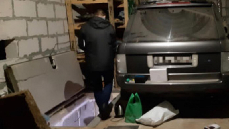 Пропавшую россиянку нашли скованной наручниками в подвале гаража