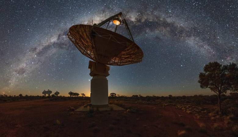<br />
Радиосигнал, обнаруженный вблизи центра Млечного Пути, стал загадкой для астрономов                