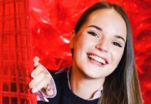 Исчезнувшую Сашу Спилберг ищет весь интернет, но не полиция