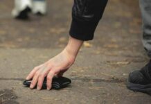 Какие предметы нельзя подбирать на улице и приносить в дом и почему