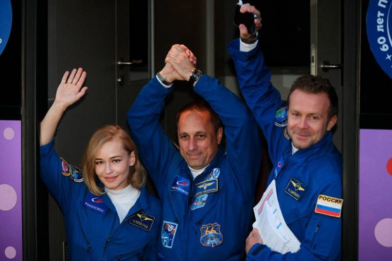 <br />
Космическая гонка возвращается: западные СМИ прокомментировали полет российских актеров в космос                