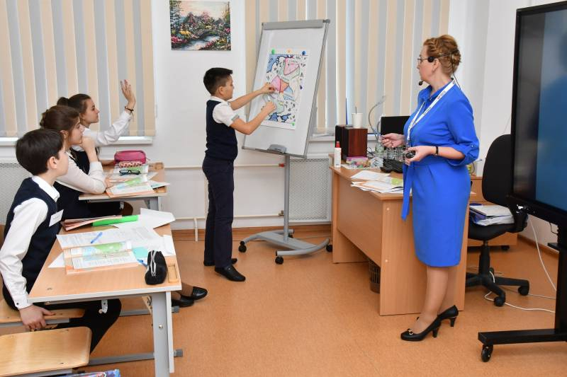 <br />
Кто будет бороться за звание лучшего педагога страны: пятерка финалистов конкурса «Учитель года России-2021»                