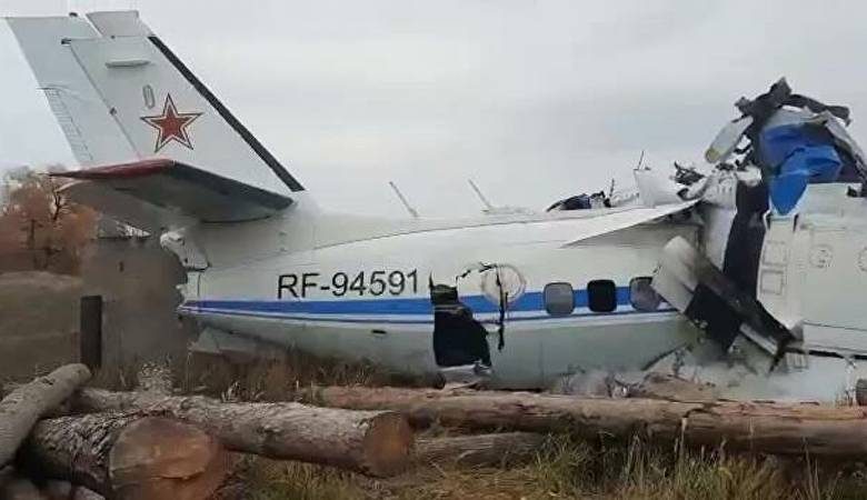<br />
Легкомоторный самолет L-410 с парашютистами на борту рухнул в Татарстане 10 октября 2021 года                